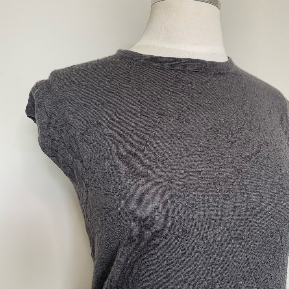 Sminfinity Short Sleeved Textured Gray Wool Sweater Tee, Small - Picture 6 of 13